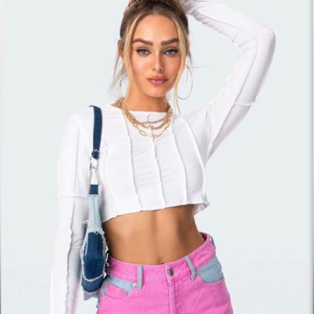 EDIKTED - OVERLOCKED LONG SLEEVE CROP TOP WHITE - SMALL